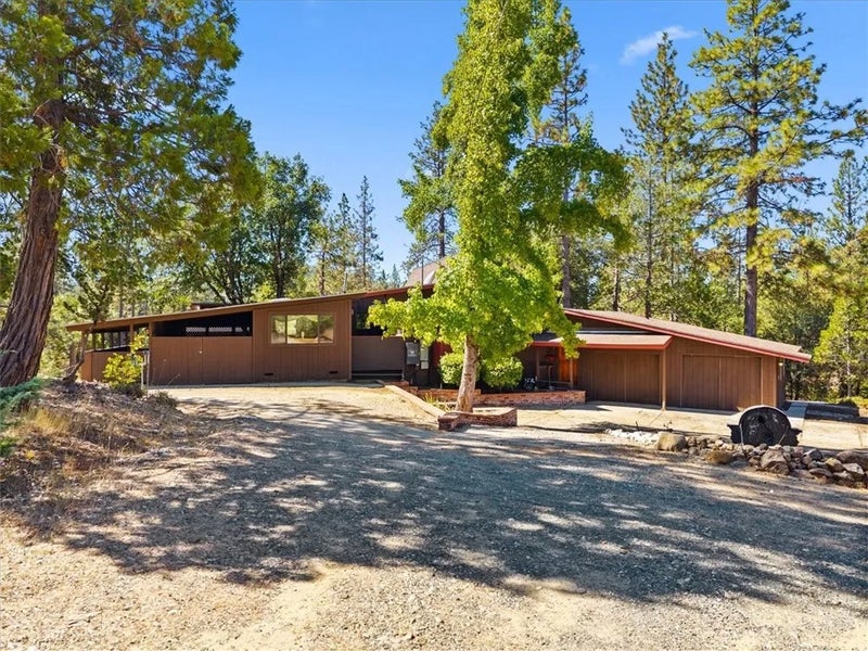 8438 Santos Dumont Way