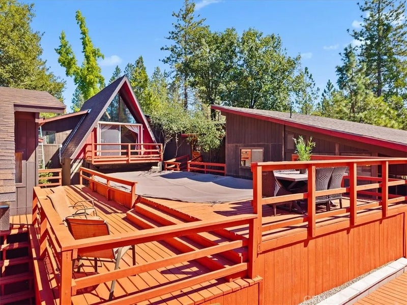 8438 Santos Dumont Way