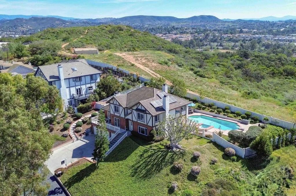 Photo of 2525 Dundee Way, Vista, CA 92081 (MLS # NDP2602607)