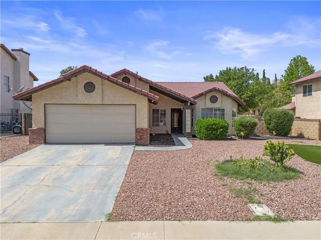 Photo of 43711 16th St, Lancaster, CA 93535 (MLS # SR26072816)