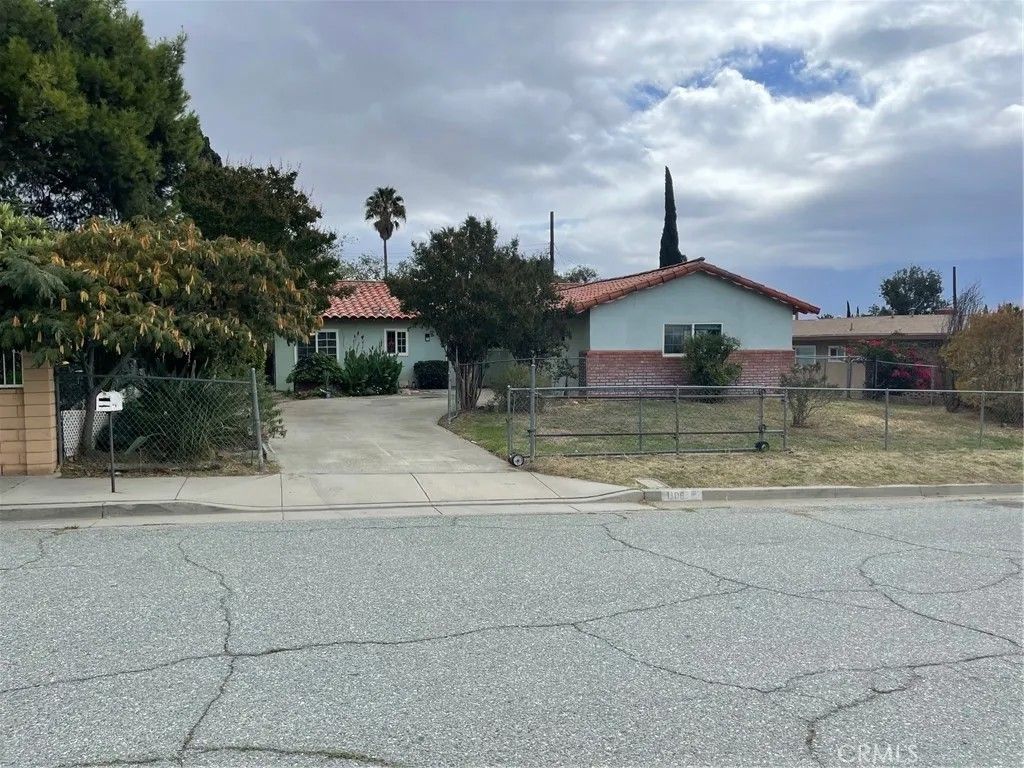 Photo of 1106 N Durward Ave, Banning, CA 92220 (MLS # IG25241045)