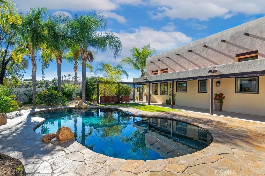 Photo of 19250 Corte Palabras, Murrieta, CA 92562 (MLS # SW26043783)