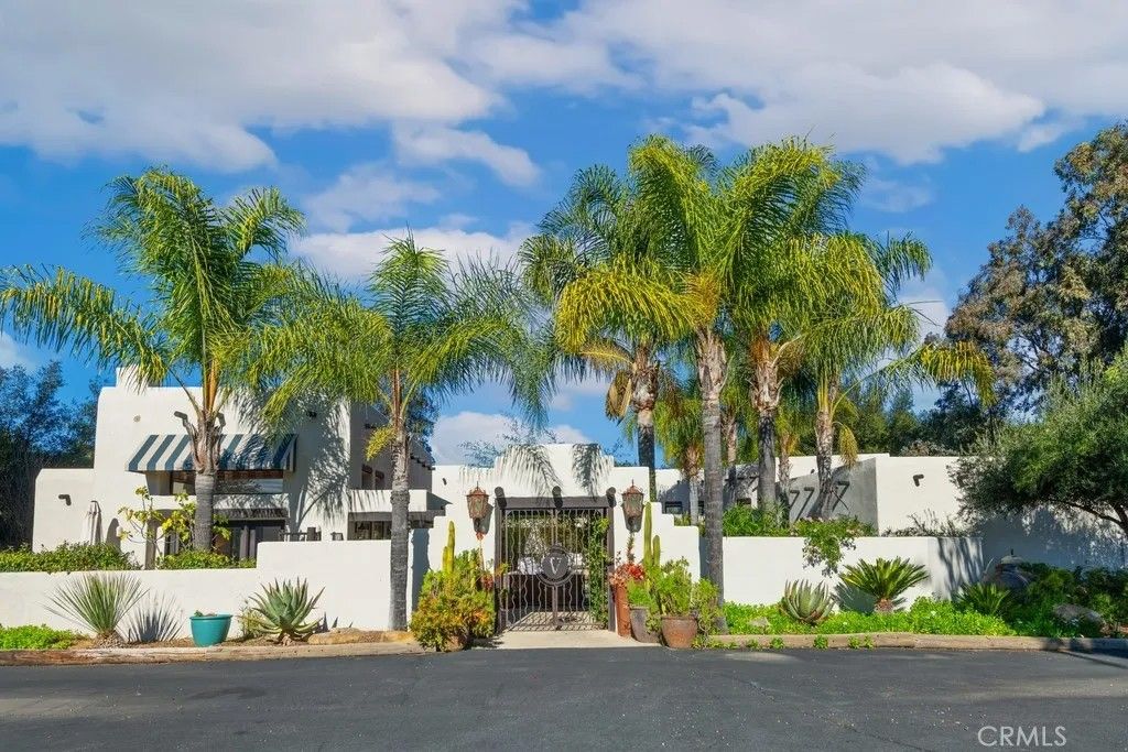 Photo of 19250 Corte Palabras, Murrieta, CA 92562 (MLS # SW26043783)