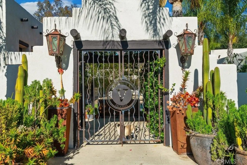 Photo of 19250 Corte Palabras, Murrieta, CA 92562 (MLS # SW26043783)