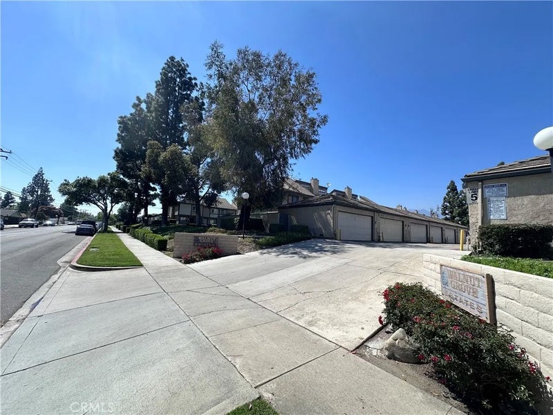 586 Diamond Court