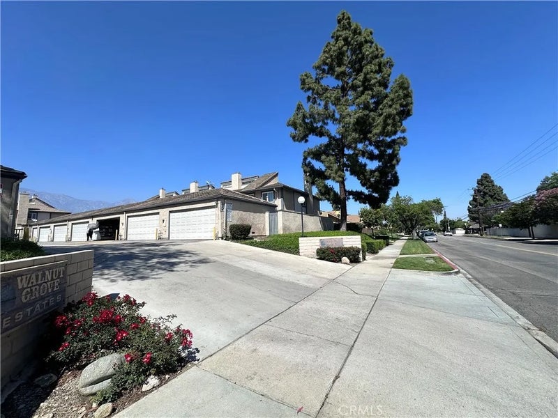 586 Diamond Court