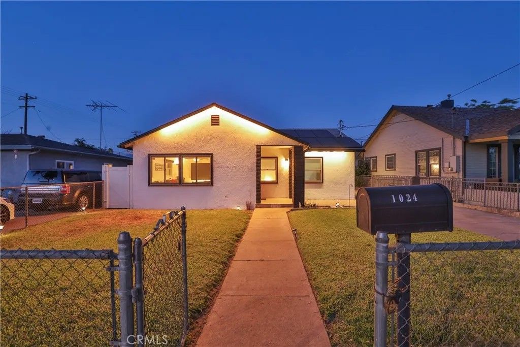 Photo of 1024 Lawton St, Redlands, CA 92374 (MLS # IV26028085)