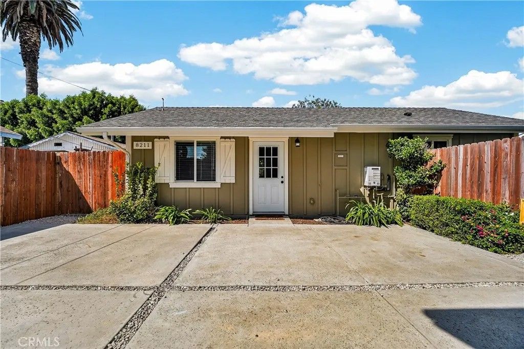 Photo of 8211 Quartz Avenue, Winnetka, CA 91306 (MLS # SR26093284)