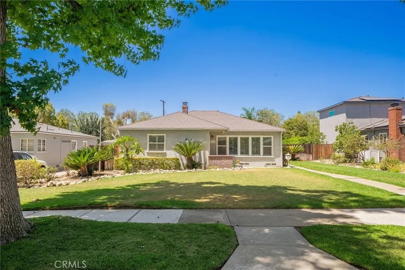 695 N Laurel Avenue