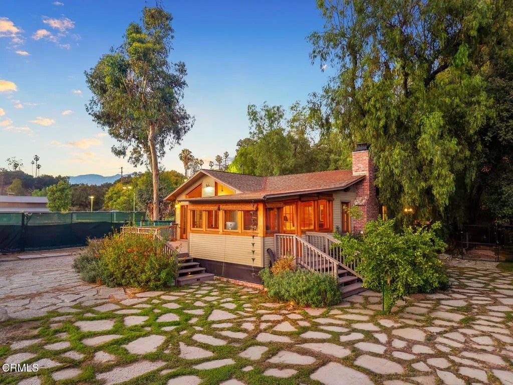 Photo of 307 San Pascual Avenue, South Pasadena, CA 91030 (MLS # P1-26639)