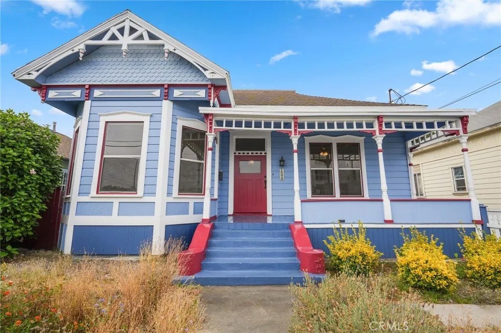 1598 W 36th Place