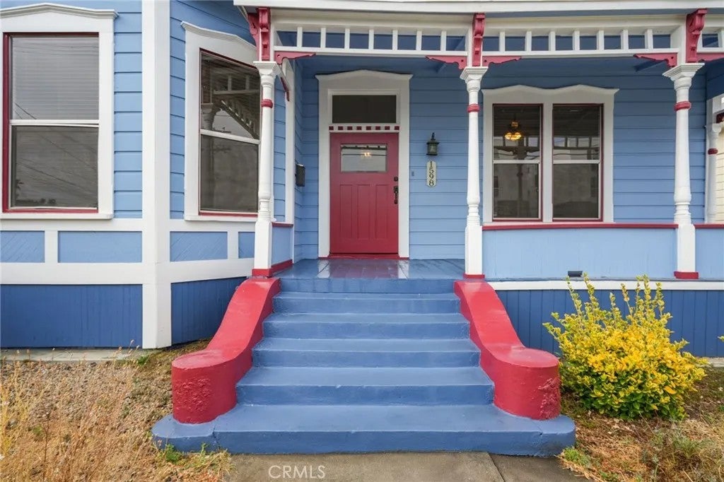 1598 W 36th Place