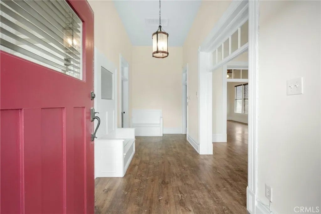 1598 W 36th Place