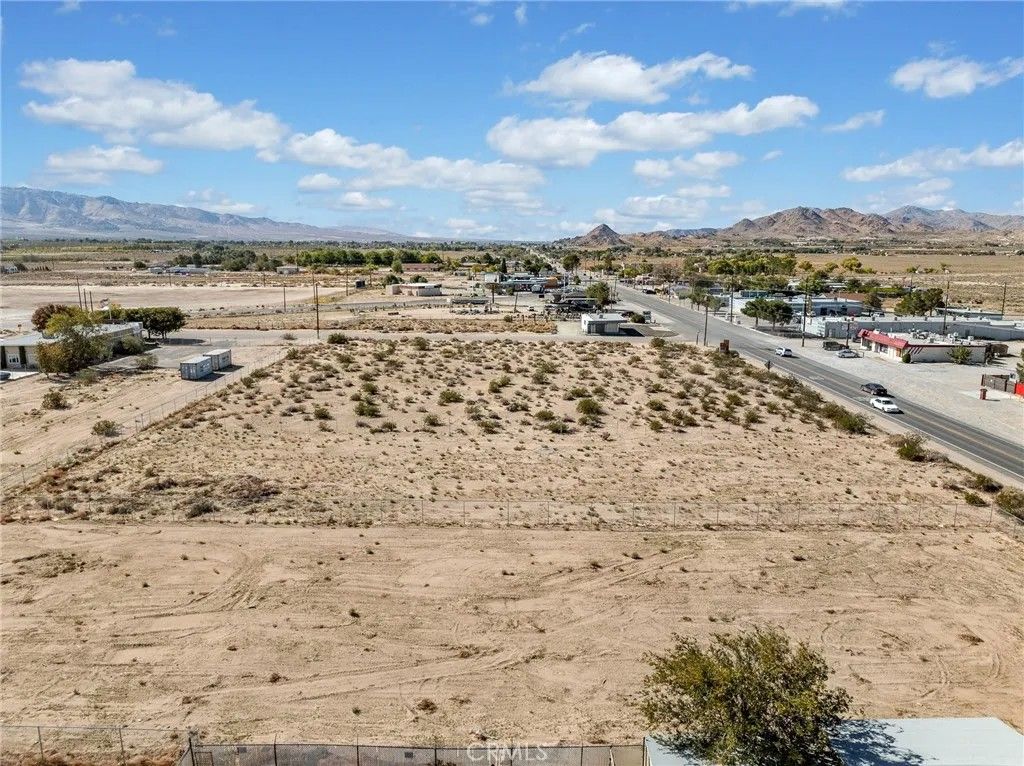 Photo of 0 Old Woman Springs, Lucerne Valley, CA 92356 (MLS # CV25246276)