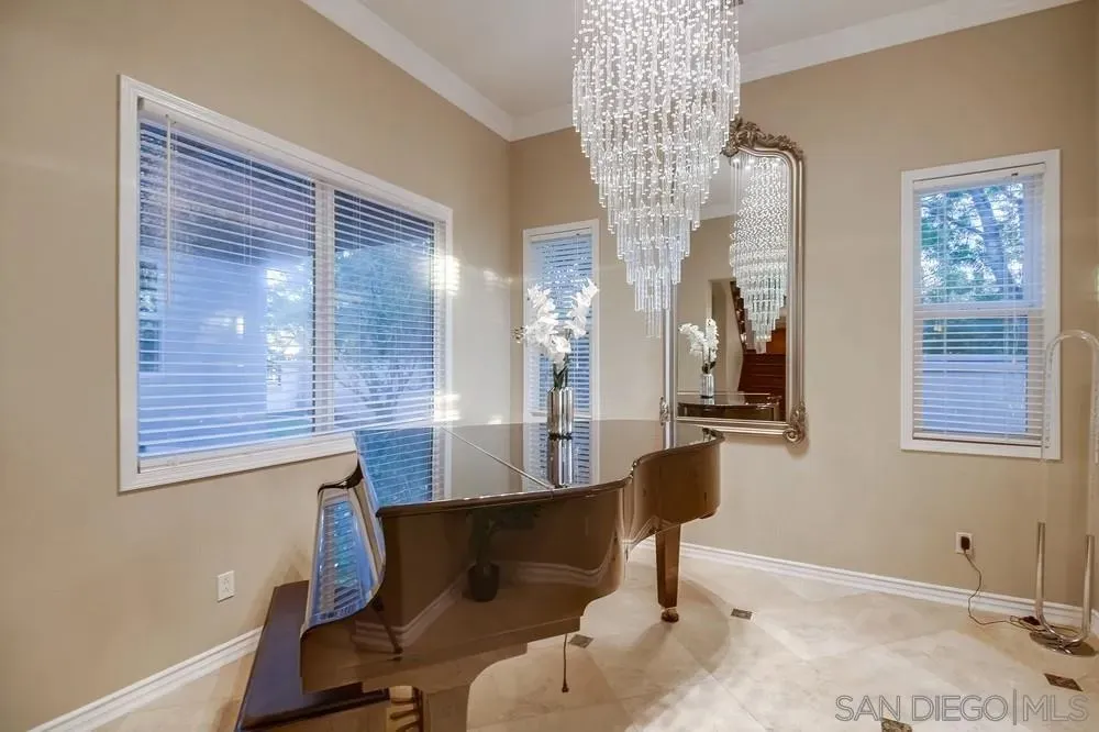 Chula Vista, California 91914, United States, 5 Bedrooms Bedrooms, ,5 BathroomsBathrooms,Residential,Active,183909