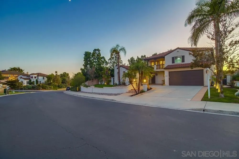 2879 S Compass Cir