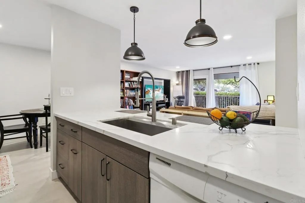 2348 La Costa Ave 202