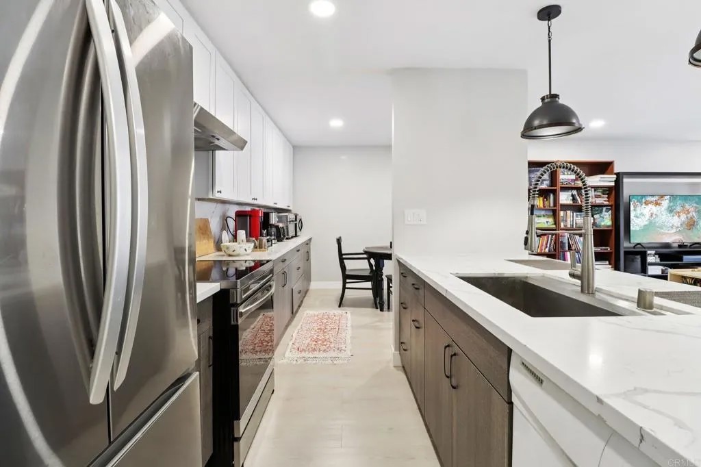 2348 La Costa Ave 202