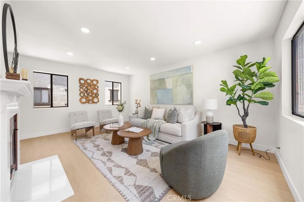 1290 Elm D