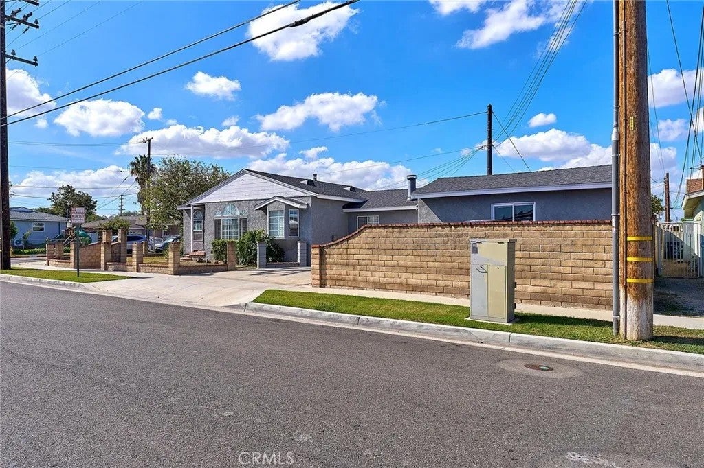 Photo of 465 E 219th ST, Carson, CA 90745 (MLS # OC26233900)
