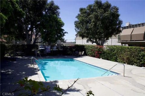 Tiny photo for 826 Cinnamon Ln, Duarte, CA 91010 (MLS # CV25232982)