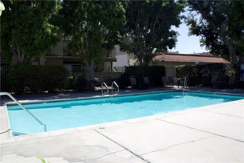 Tiny photo for 826 Cinnamon Ln, Duarte, CA 91010 (MLS # CV25232982)