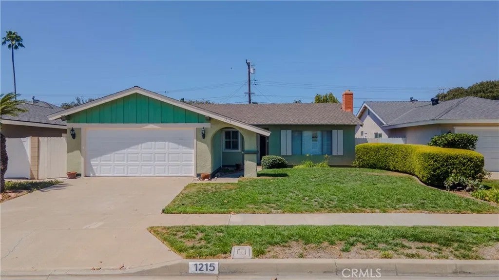 1215 E Mardell