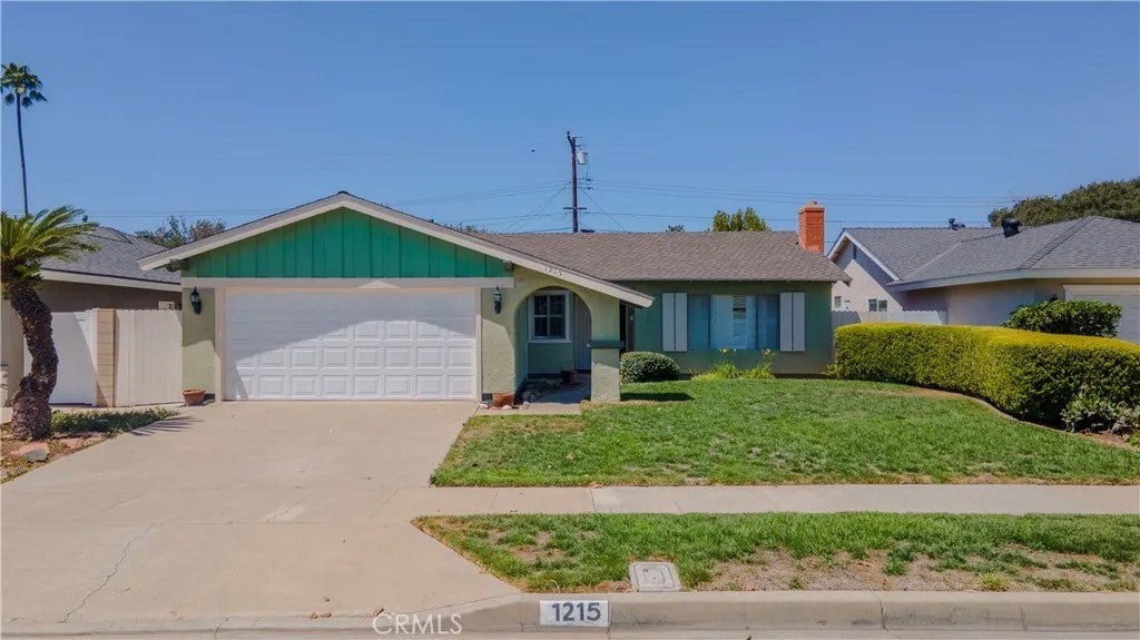 1215 E Mardell