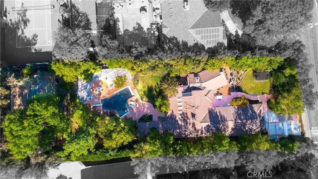 Photo of 5433 Shirley Avenue, Tarzana, CA 91356 (MLS # SR25258908)