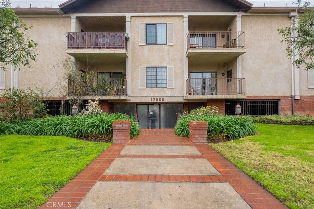17522 Sherman Way 202