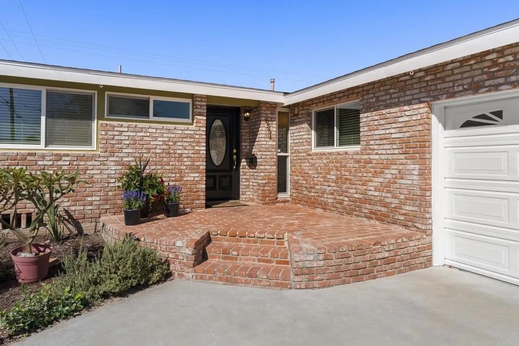 5551 Gala Avenue