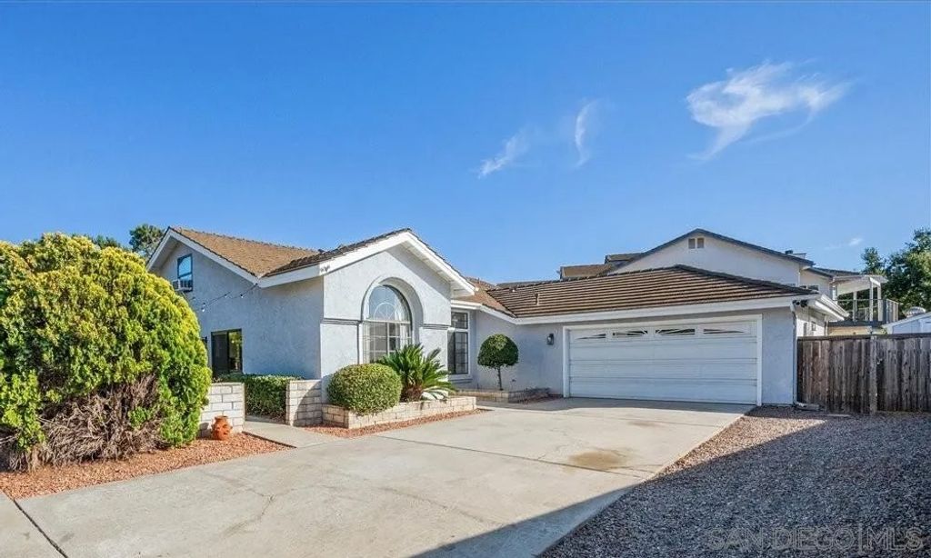 Photo of 1761 Pinehurst Ave, Escondido, CA 92026 (MLS # 260003931)