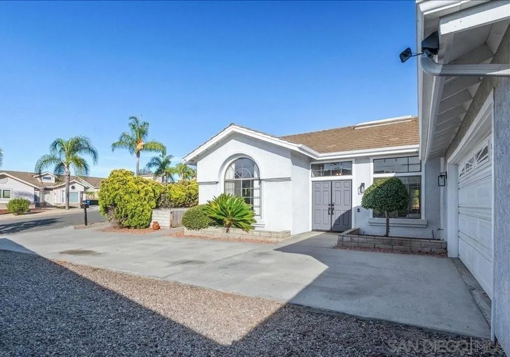 Photo of 1761 Pinehurst Ave, Escondido, CA 92026 (MLS # 260003931)