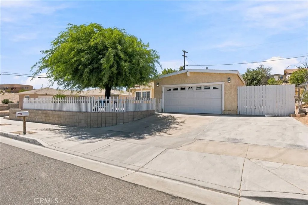 650 E Mountain View