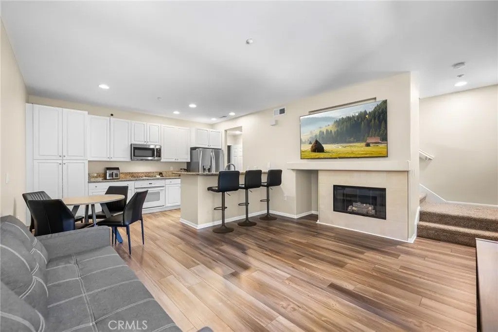 30505 Canyon Hills 703