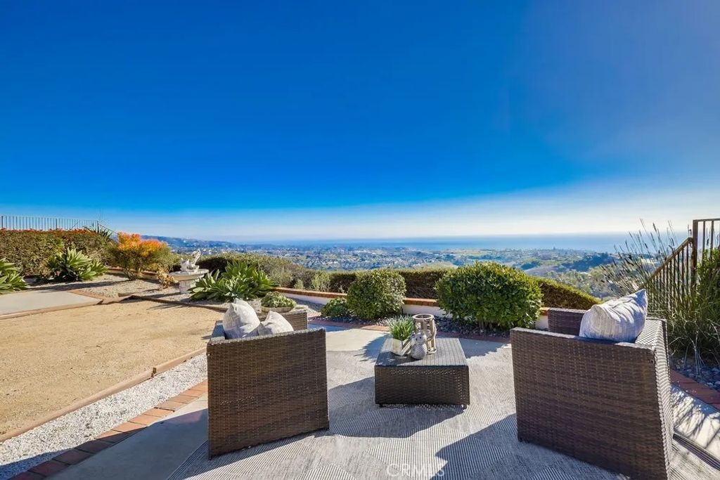 Photo of 2945 Via Blanco, San Clemente, CA 92673 (MLS # OC25265308)