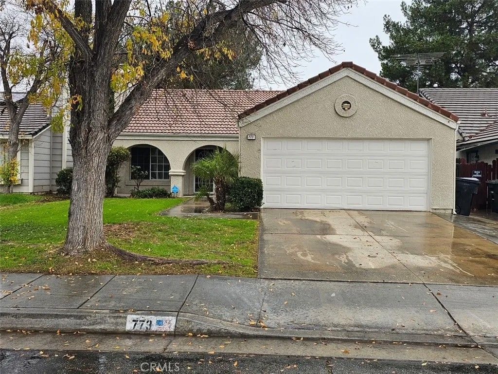 Photo of 773 Pinehurst Dr, Hemet, CA 92545 (MLS # SW26000185)