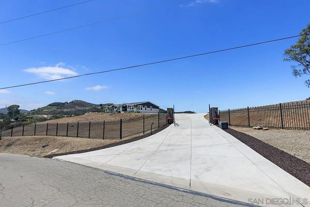 Photo of 4027 Sumac Summit, Fallbrook, CA 92028 (MLS # 250034433)