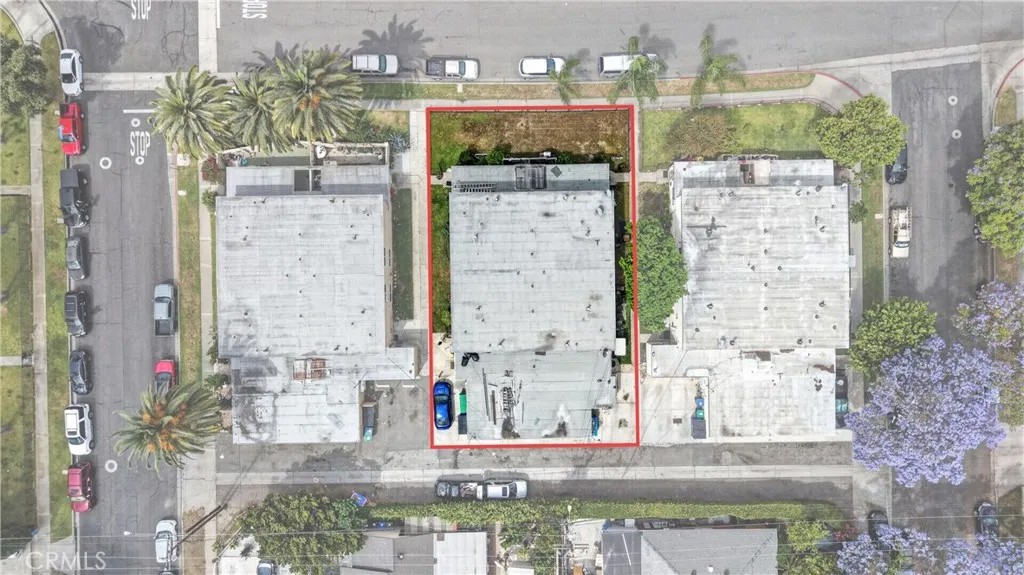 2211 S Fairview