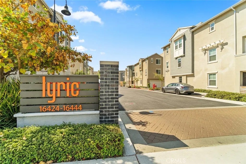 16426 Whittier 3