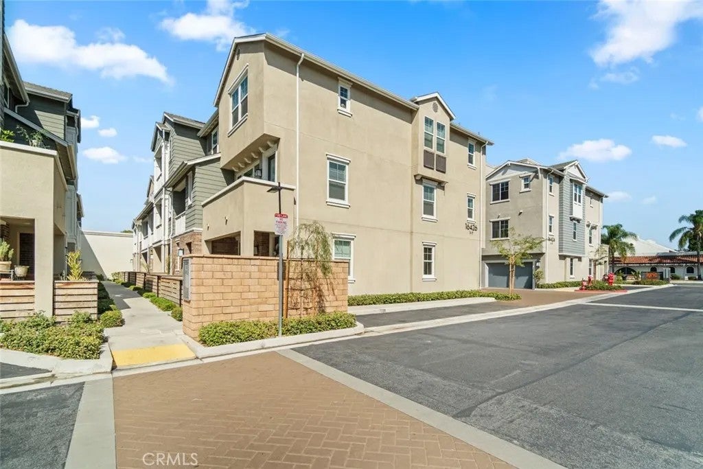 16426 Whittier 3