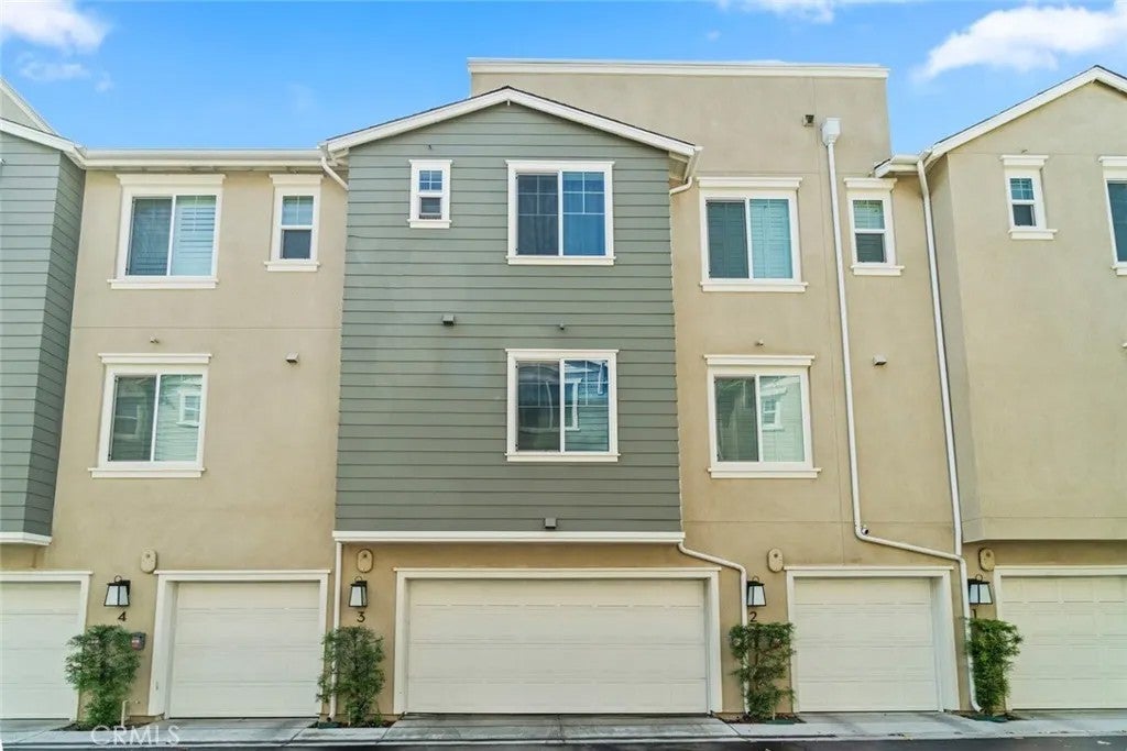 16426 Whittier 3