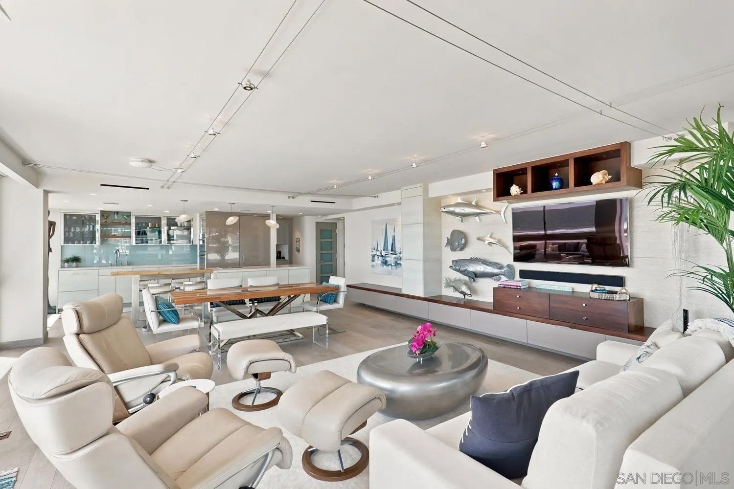 1760 Avenida Del Mundo 108