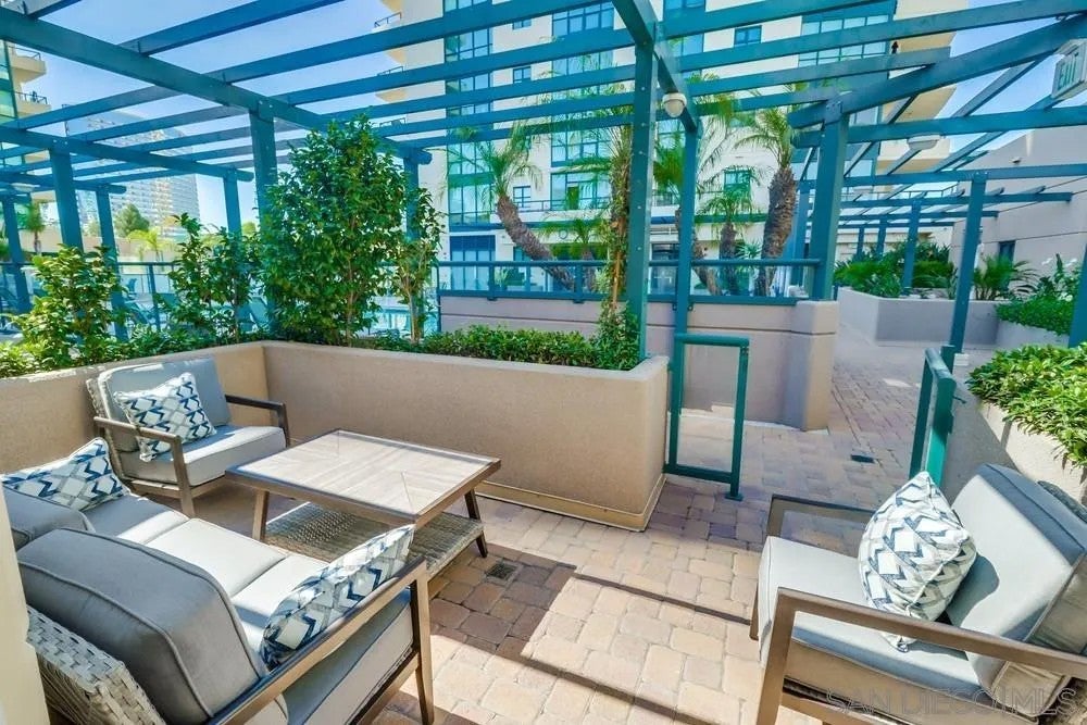 555 Front St 205
