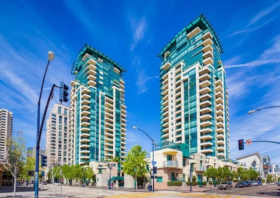 555 Front St 205