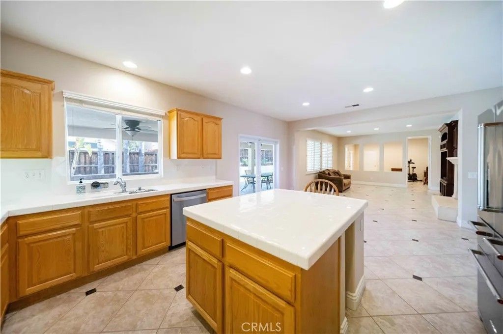 Photo of 33962 Indigo Pl, Murrieta, CA 92563 (MLS # SW26053243)