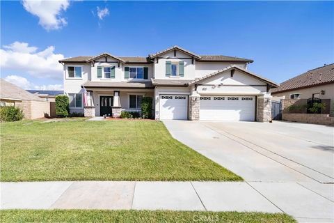 Photo of 33962 Indigo Pl, Murrieta, CA 92563 (MLS # SW26053243)