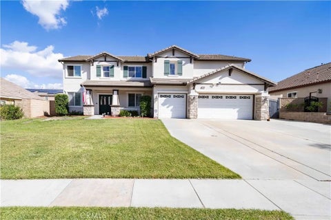 Photo of 33962 Indigo Pl, Murrieta, CA 92563 (MLS # SW26053243)
