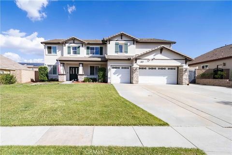 Photo of 33962 Indigo Pl, Murrieta, CA 92563 (MLS # SW26053243)