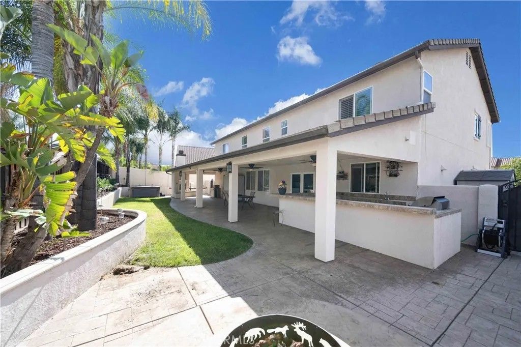 Photo of 33962 Indigo Pl, Murrieta, CA 92563 (MLS # SW26053243)